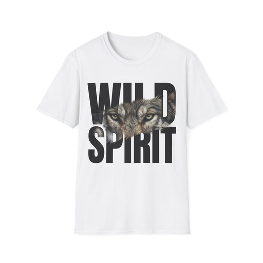 חולצת טי לבנה עם הדפס עיני זאב וכיתוב Wild Spirit